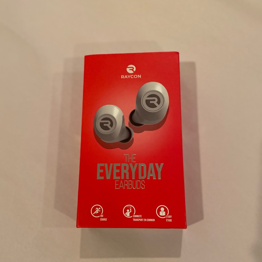 Raycon Everyday Earbuds set in White. Worn once!